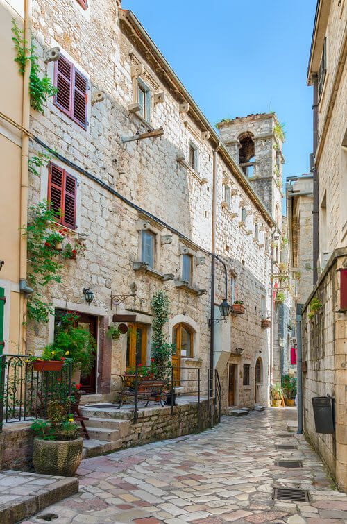 Take a Kotor private tour with a guide who will bring Kotor's magical alleyways and history to life!